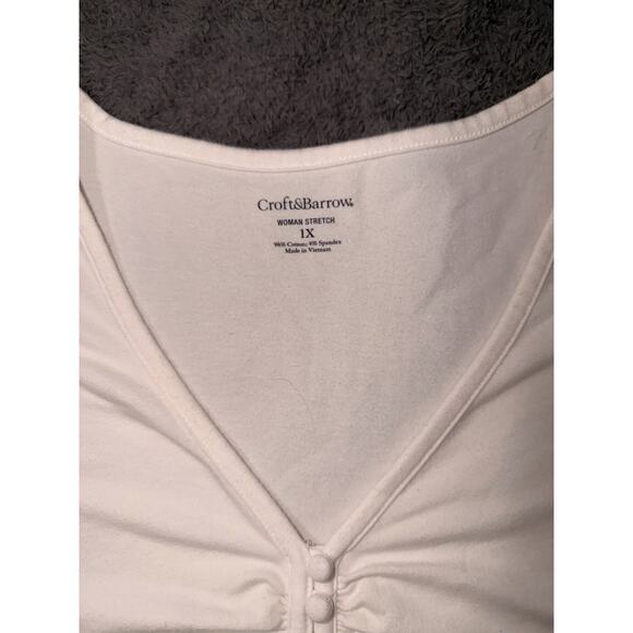 Women’s Croft And Barrow While Tee With Button Accents V Neck Plus Size 1X - Picture 2 of 4
